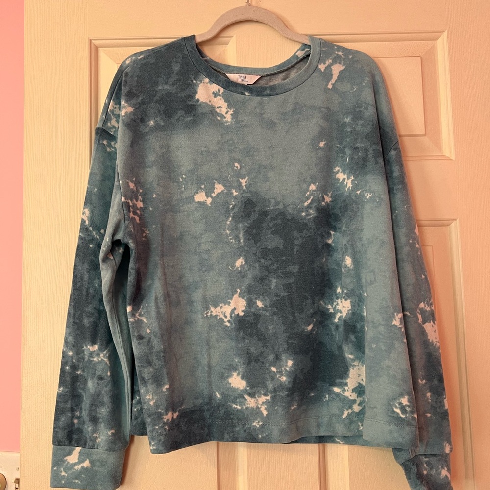 Woman’s Time and Tru Long Sleeve Top